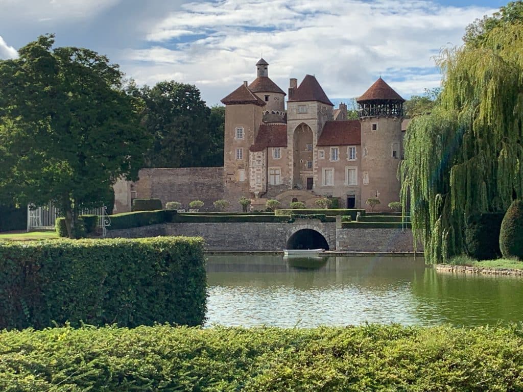 Château de Sercy vue depuis le plan d'eau