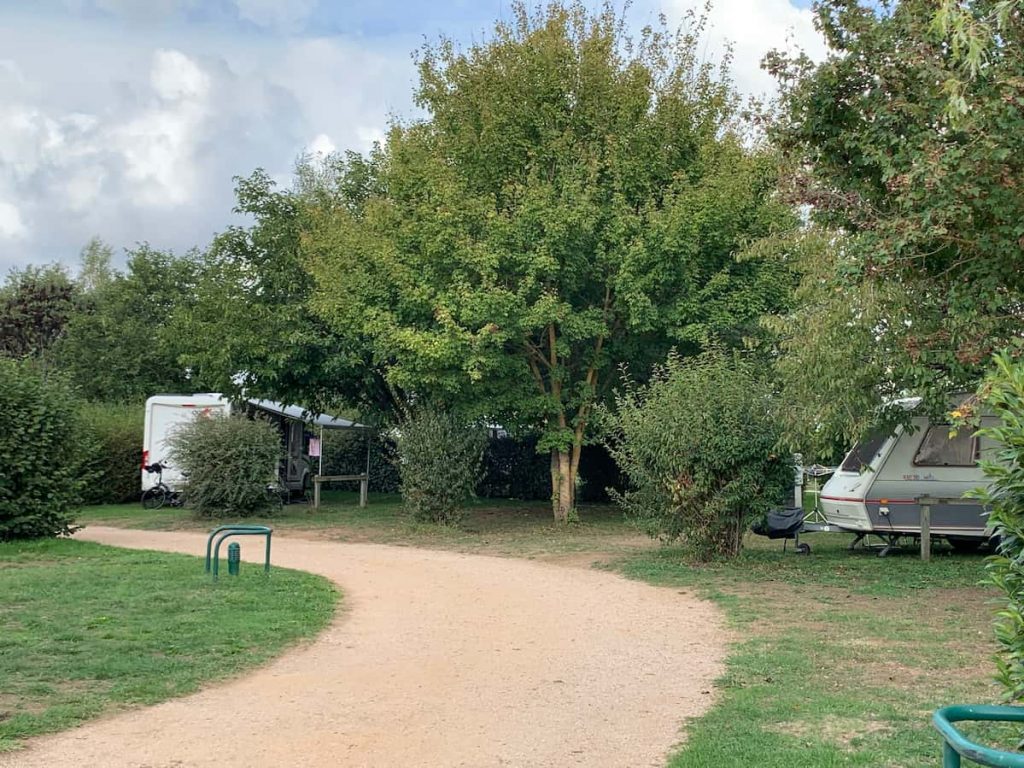 emplacements camping cluny