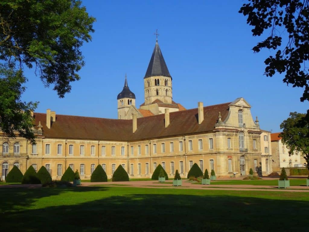 Abbaye de Cluny vue depuis les jardins
